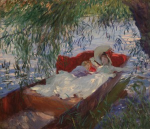 배 위에서 자고있는 여자와 아이
